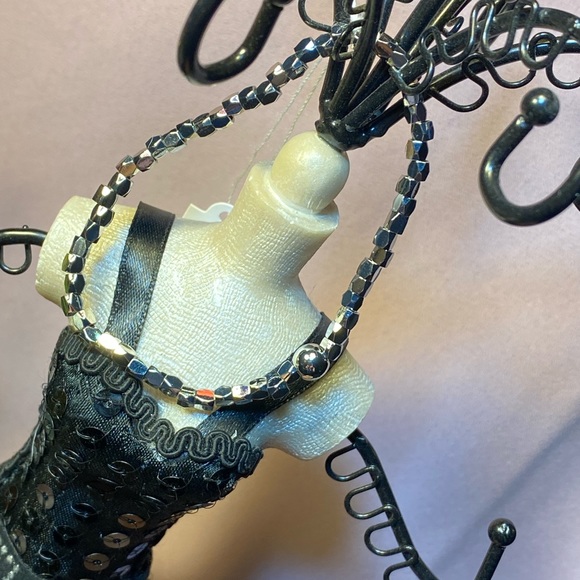 NWT HAZY SILVER FUNKY METAL BEADS STRETCH TO FIT BRACELET - Picture 5 of 12